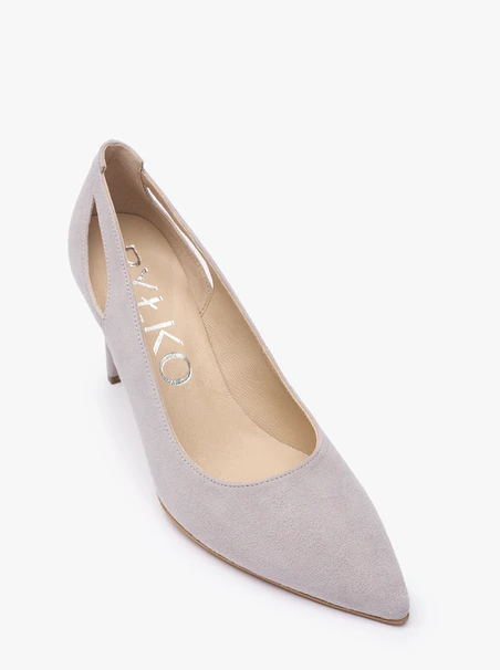 Hellgraue Stiletto-Pumps mit Ausschnitt