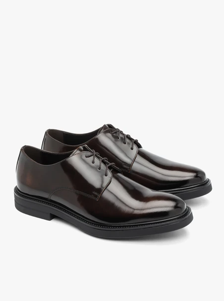 Schwarz lackierte Halbschuhe