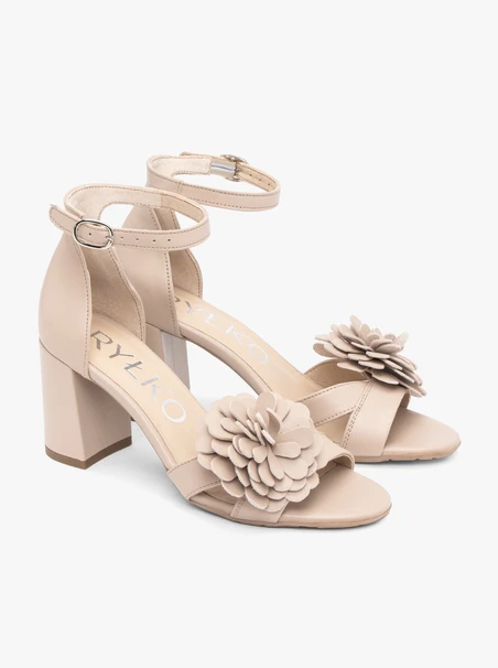 Beige geblümte Sandalen