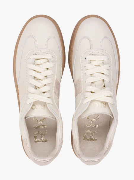 Cremefarbene Sportschuhe mit Platinriemen