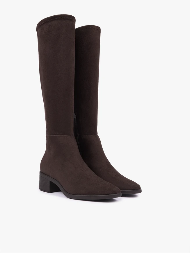 Braune, elastische Stiefel mit weitem Schaft