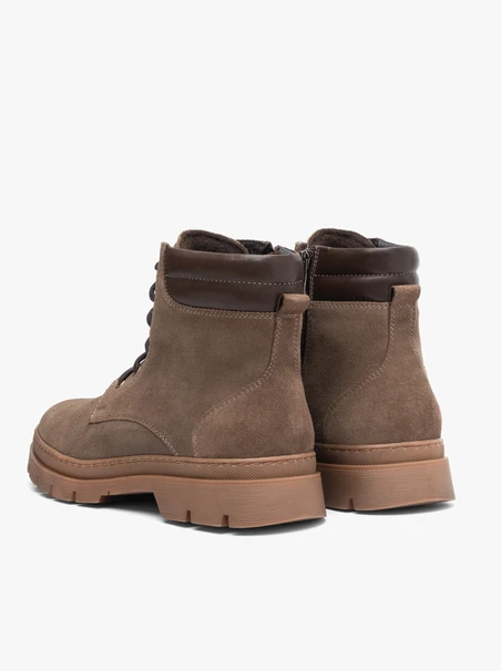 Graubraune Stiefel