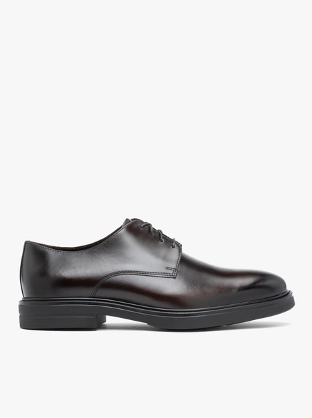 Halbschuhe aus braunem Leder zum Schnüren