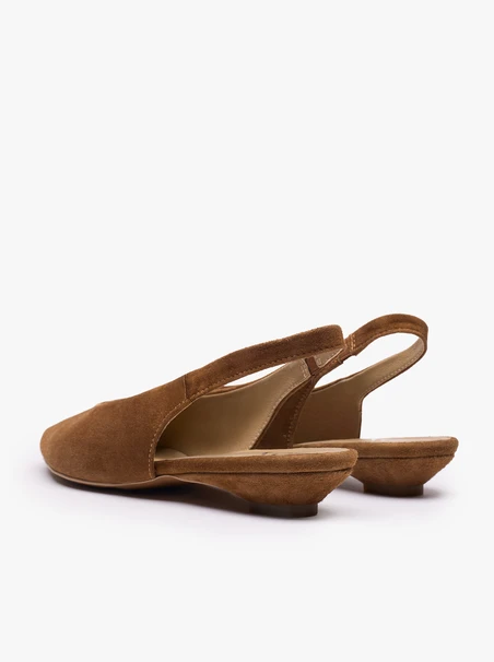 Braune Slingback-Pumps mit spitzer Zehe