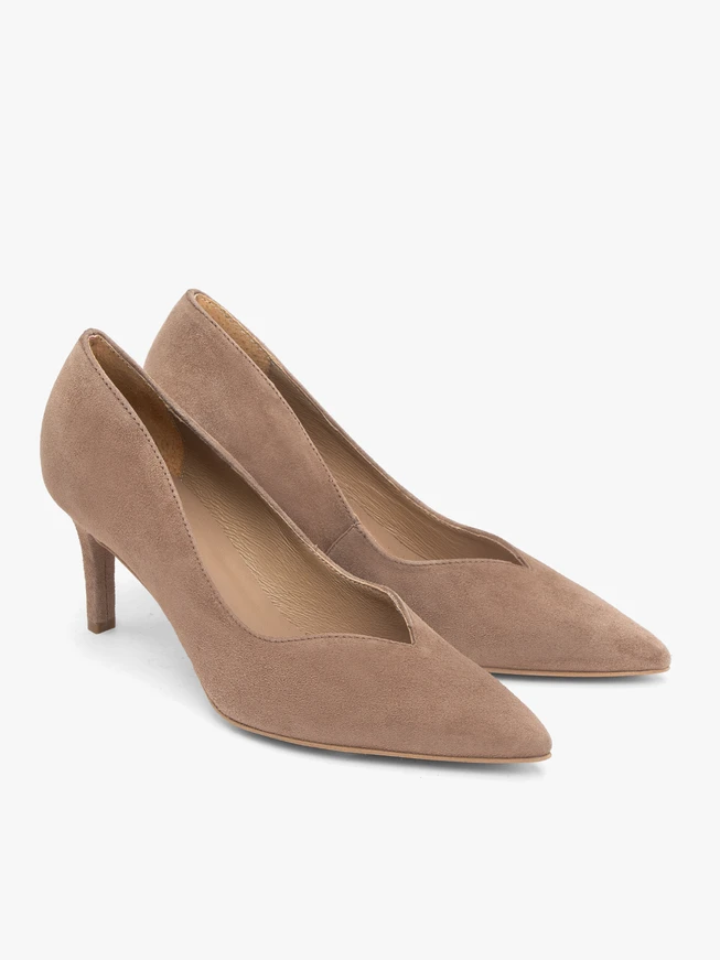 Beigefarbene Stiletto-Pumps aus Velours
