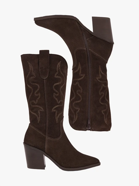 Braune genähte Cowboystiefel