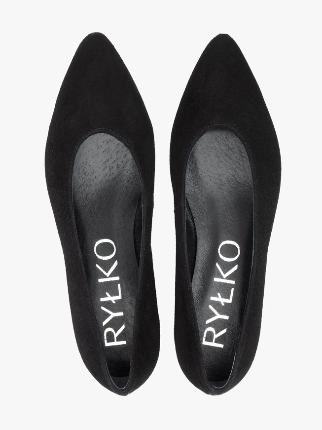 Schwarze Velourspumps mit niedrigem Stilettoabsatz
