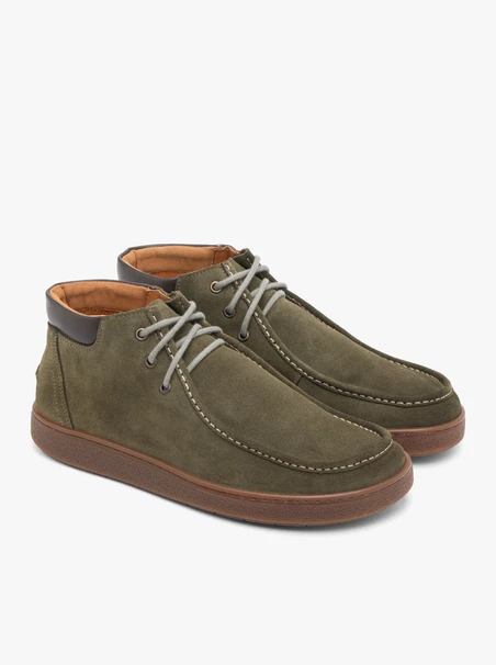 Dunkelgrüne Sportstiefel