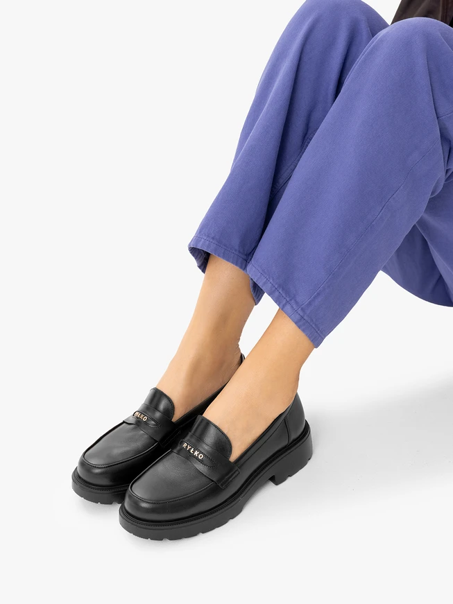 Schwarze Halbstiefel mit Trapperböden