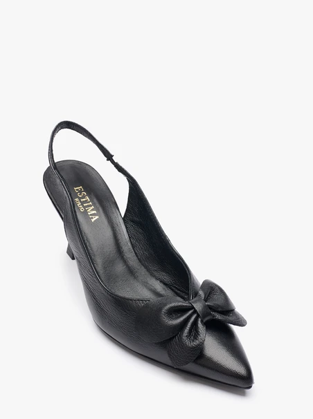 Schwarze absatzlose Slingback-Pumps mit Blumenverzierung