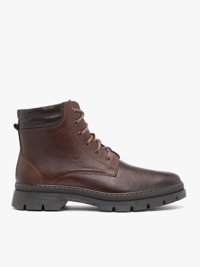 Braune Stiefel aus Leder und Velours