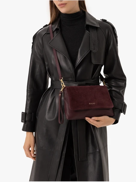 <p>Kleine burgunderrote Handtasche</p>