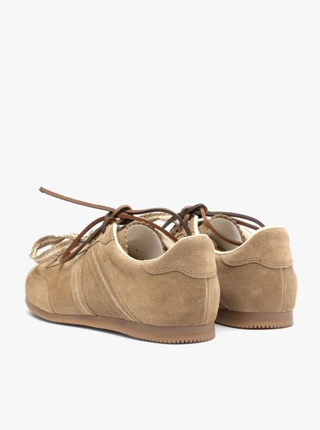 Dunkelbeige Sporthalbschuhe