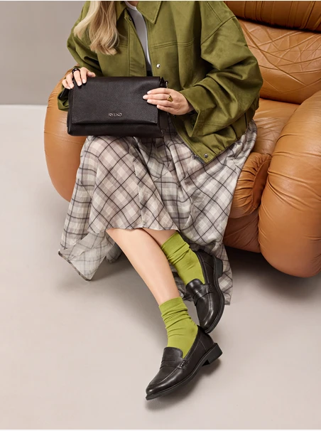 Dunkelbraune Handtasche mit Magnetverschluss