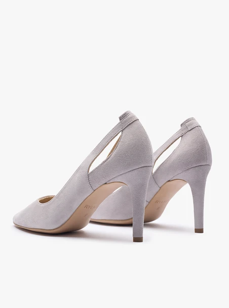 Hellgraue Stiletto-Pumps mit Ausschnitt
