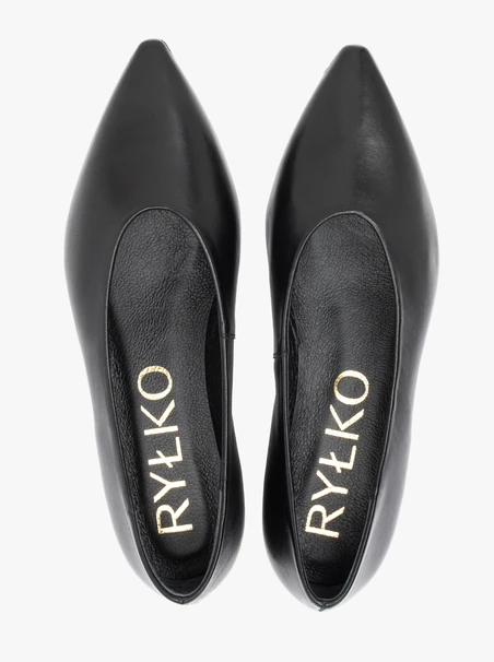 Schwarze Ballerinas mit spitzer Zehe