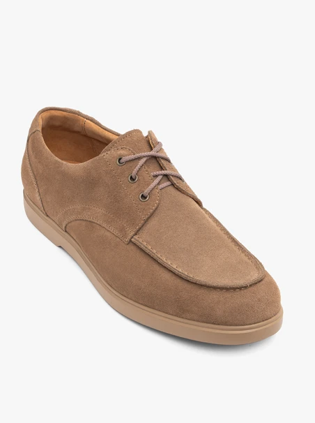 Halbschuhe aus hellbraunem Veloursleder