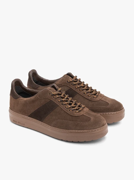 Braune sportliche Schnürhalbschuhe