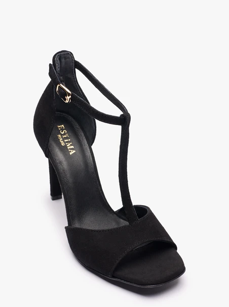 Schwarze hochhackige Sandalen