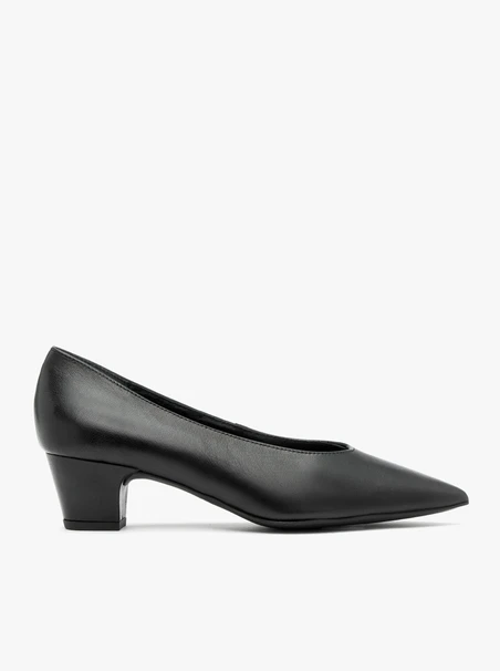 Schwarze Pumps aus Vollnarbenleder mit Stilettoabsatz