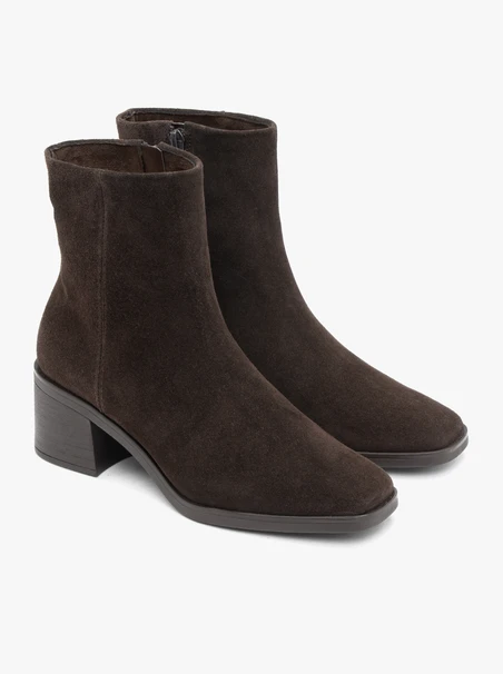 Dunkelbraune Velourstiefel