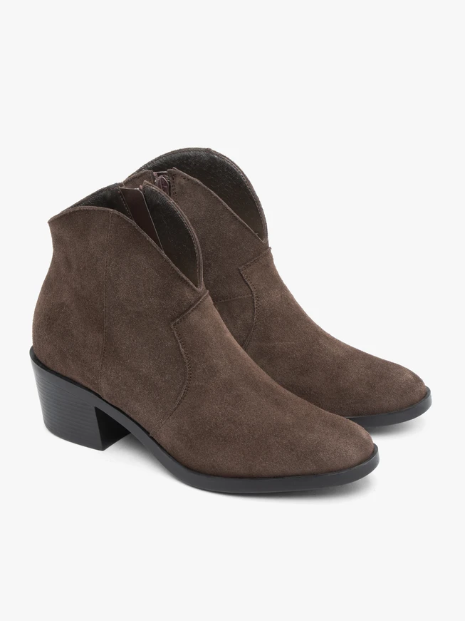Braune Cowboystiefel aus Veloursleder