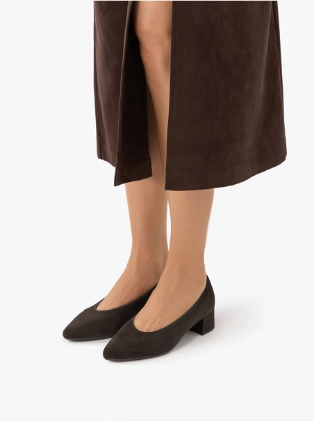 Dunkelbraune Pumps aus Veloursleder