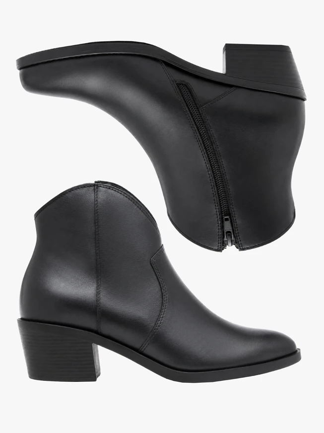 Schwarze Stiefeletten im Cowboy-Stil