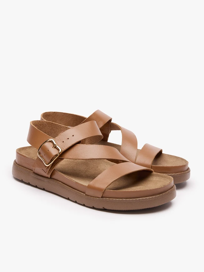 Sandalen aus braunem genarbtem Leder
