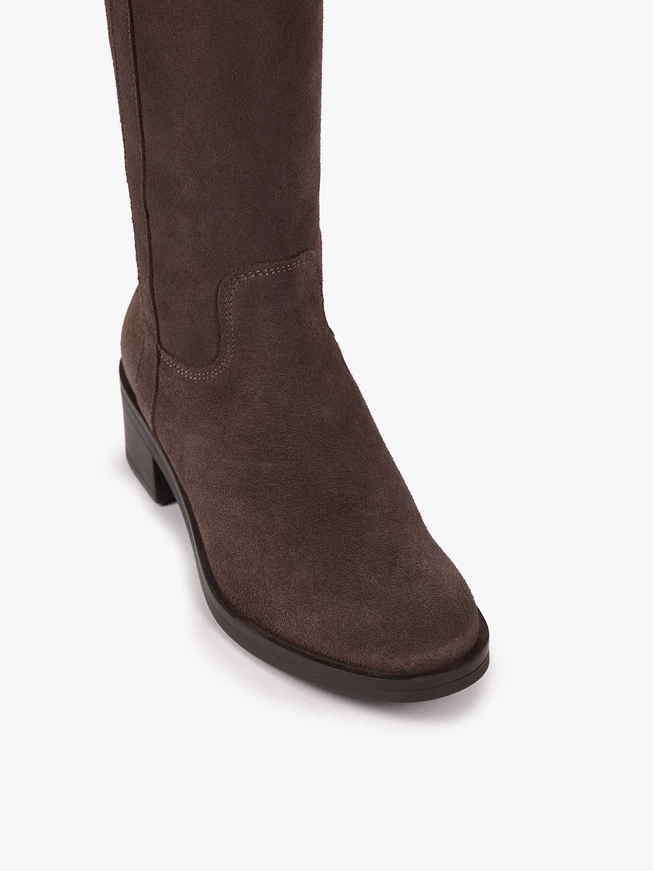 Braune Velourslederstiefel