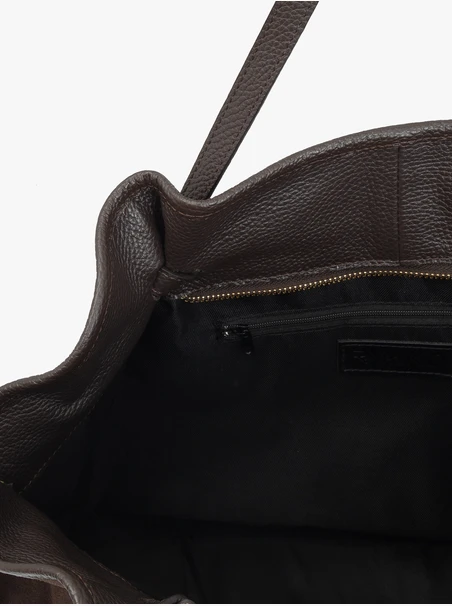 Dunkelbraune Handtasche in einer einzigartigen Form