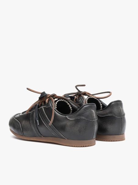 Schwarze, schattierte Sporthalbschuhe