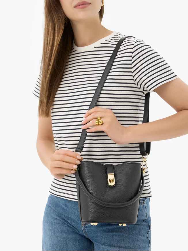 Kleine schwarze Lederhandtasche