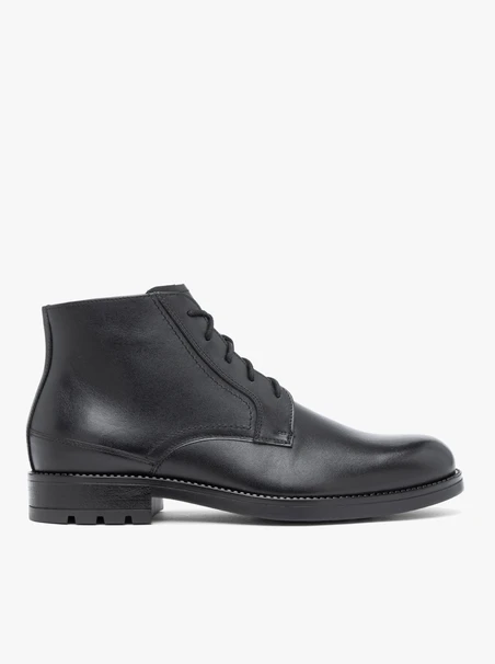 Schwarz genarbte Lederstiefel