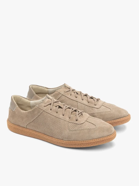Beige halbe Sportschuhe mit Perforationen