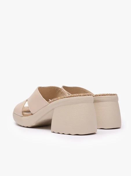 Cremefarbene Flip-Flops mit Absatz und festem Boden