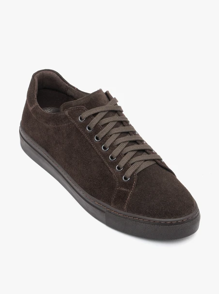 Dunkelbraune Sporthalbschuhe