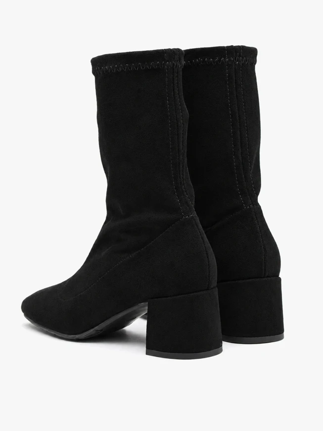 Schwarze, hohe, elastische Stiefeletten