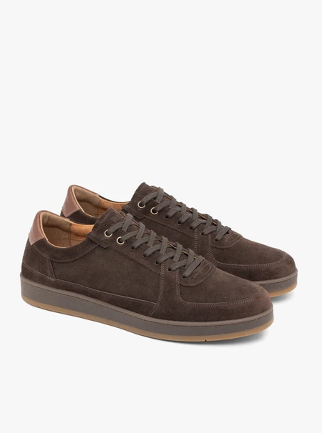 Dunkelbraune Sporthalbschuhe