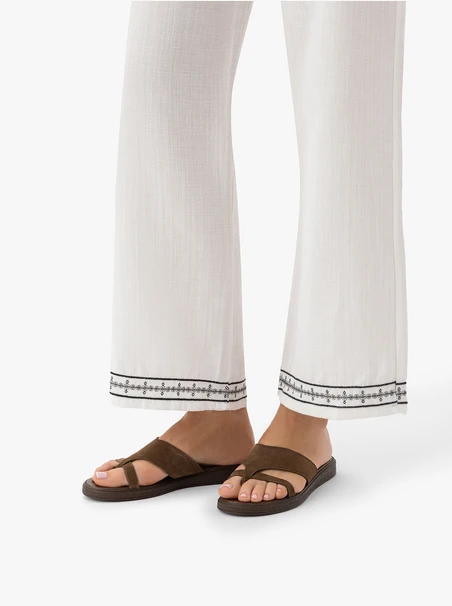 Flip Flops aus braunem Veloursleder