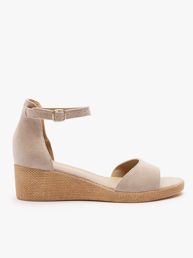 Sand-Sandalen auf Plattformen