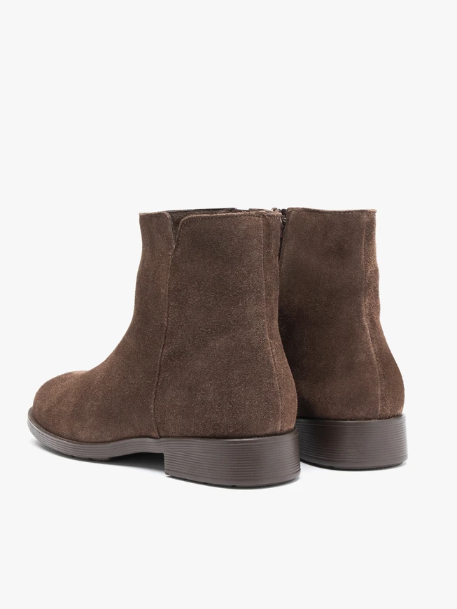 Braune Veloursstiefel