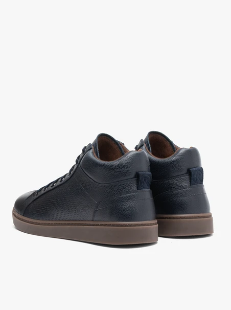 Marineblaue Sportstiefel