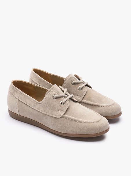 Sandfarbene Freizeithalbschuhe mit Schnürung