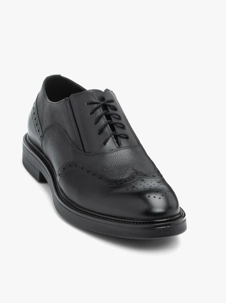 Schwarze Halbschuhe aus Leder zum Schnüren