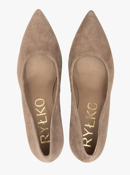 Beigefarbene Velourslederpumps mit Stilettoabsatz