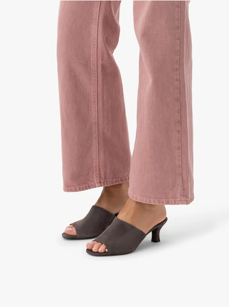 Flip-Flops mit braunem Absatz