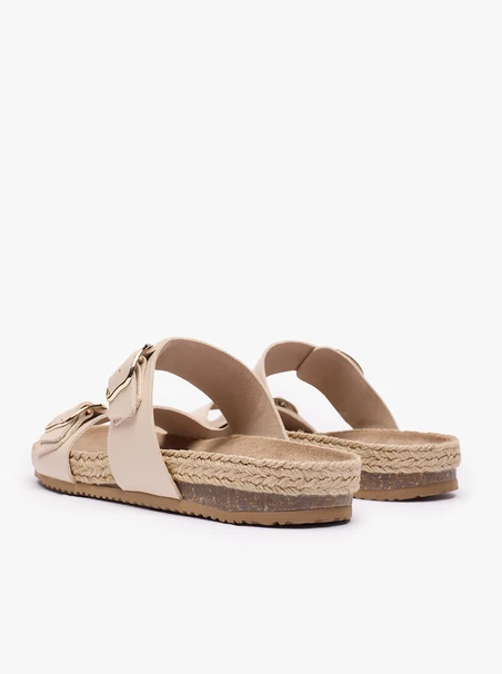 Beigefarbene Flip-Flops mit zwei Riemen