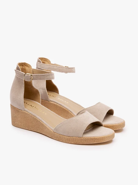 Sand-Sandalen auf Plattformen