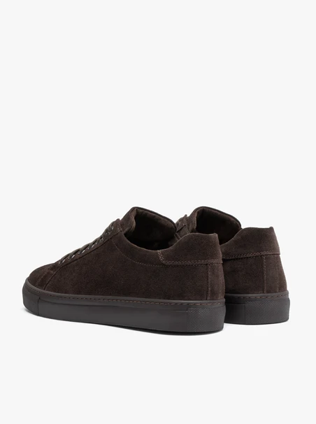 Dunkelbraune Sporthalbschuhe